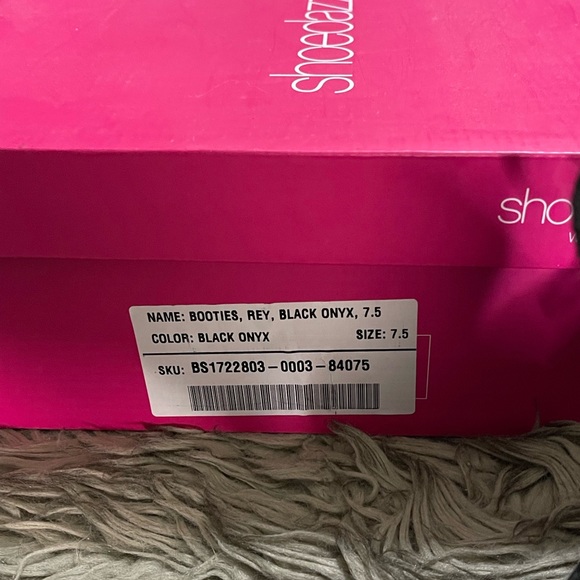 BLACK BOOTIES - Picture 2 of 4